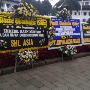 Bunga papan duka cita