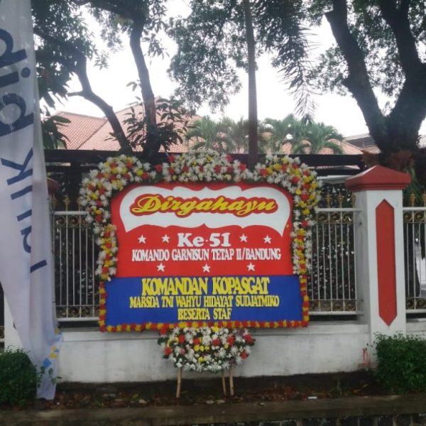 Florist bandung - bunga papan dirgahayu d0002